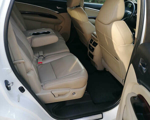 Белый Акура МДХ, объемом двигателя 3.5 л и пробегом 220 тыс. км за 13950 $, фото 1 на Automoto.ua