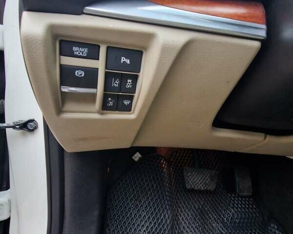 Белый Акура МДХ, объемом двигателя 3.47 л и пробегом 130 тыс. км за 20900 $, фото 8 на Automoto.ua