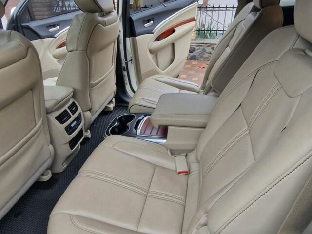 Белый Акура МДХ, объемом двигателя 3.5 л и пробегом 131 тыс. км за 20900 $, фото 5 на Automoto.ua