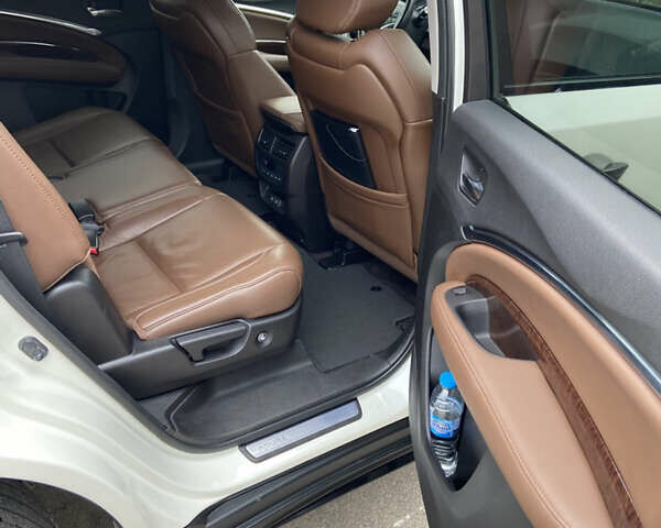 Белый Акура МДХ, объемом двигателя 3.5 л и пробегом 102 тыс. км за 22000 $, фото 15 на Automoto.ua