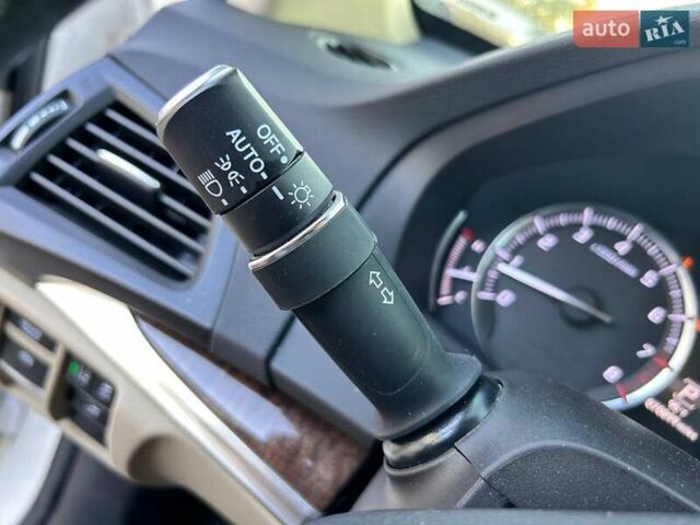 Белый Акура МДХ, объемом двигателя 3.47 л и пробегом 112 тыс. км за 29500 $, фото 24 на Automoto.ua
