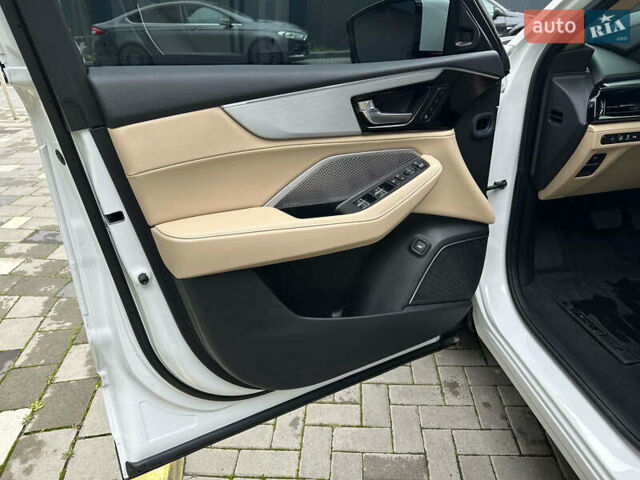 Белый Акура МДХ, объемом двигателя 3.47 л и пробегом 33 тыс. км за 49850 $, фото 6 на Automoto.ua