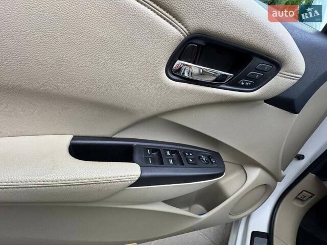 Белый Акура РДХ, объемом двигателя 3.47 л и пробегом 150 тыс. км за 18000 $, фото 2 на Automoto.ua