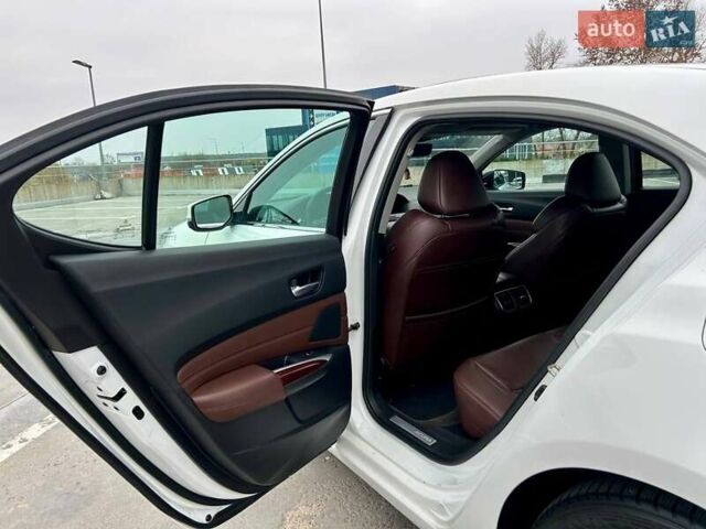 Белый Акура ТЛХ, объемом двигателя 2.35 л и пробегом 206 тыс. км за 13999 $, фото 3 на Automoto.ua