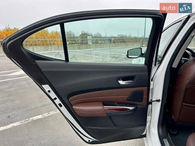 Белый Акура ТЛХ, объемом двигателя 2.35 л и пробегом 206 тыс. км за 13999 $, фото 1 на Automoto.ua