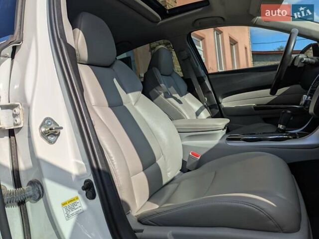 Белый Акура ТЛХ, объемом двигателя 2.36 л и пробегом 197 тыс. км за 13900 $, фото 23 на Automoto.ua