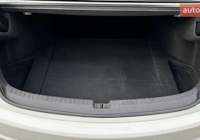 Белый Акура ТЛХ, объемом двигателя 2.36 л и пробегом 107 тыс. км за 13699 $, фото 32 на Automoto.ua