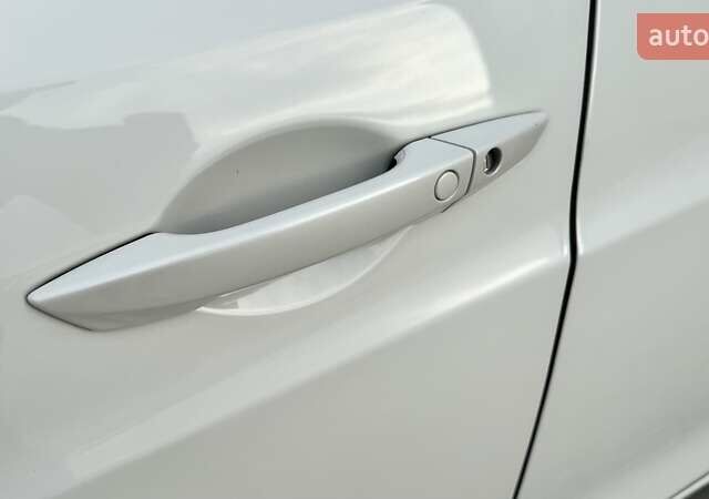 Белый Акура ТЛХ, объемом двигателя 2.36 л и пробегом 107 тыс. км за 13699 $, фото 17 на Automoto.ua