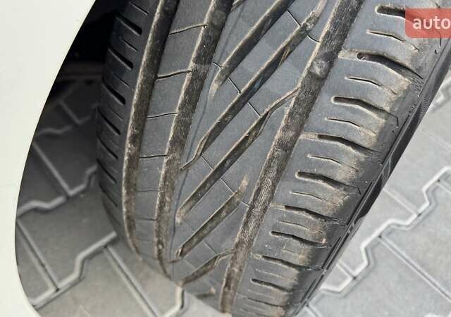 Белый Акура ТЛХ, объемом двигателя 2.36 л и пробегом 107 тыс. км за 13699 $, фото 15 на Automoto.ua