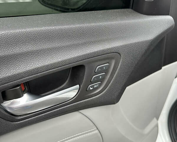 Білий Акура ТЛХ, об'ємом двигуна 3.47 л та пробігом 99 тис. км за 16500 $, фото 12 на Automoto.ua