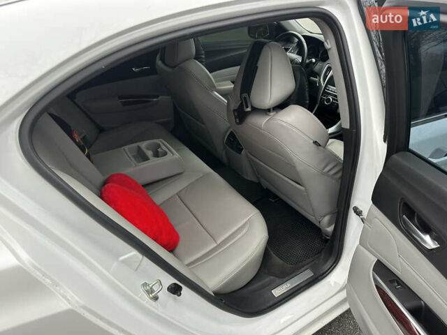 Білий Акура ТЛХ, об'ємом двигуна 3.47 л та пробігом 99 тис. км за 16500 $, фото 10 на Automoto.ua