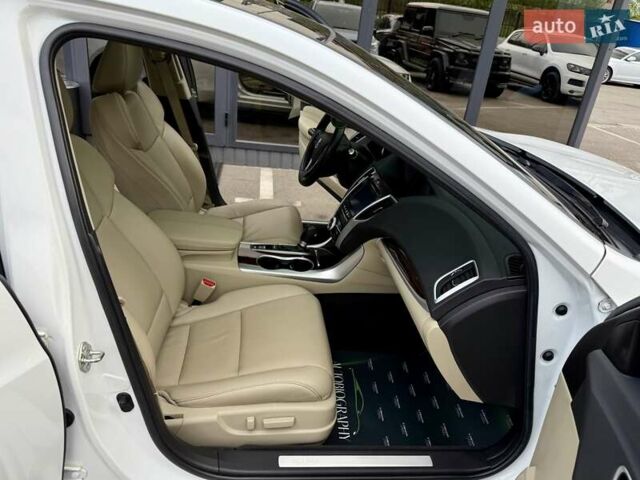 Белый Акура ТЛХ, объемом двигателя 2.36 л и пробегом 54 тыс. км за 16900 $, фото 40 на Automoto.ua