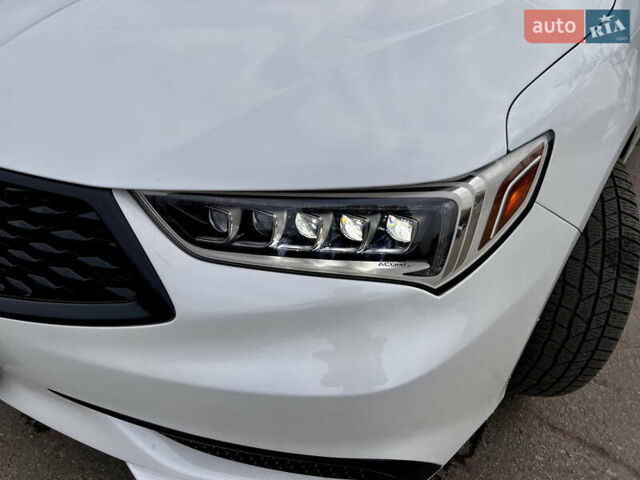 Белый Акура ТЛХ, объемом двигателя 2.4 л и пробегом 48 тыс. км за 21000 $, фото 1 на Automoto.ua