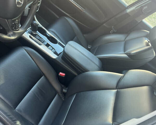 Акура ТЛХ, объемом двигателя 2.4 л и пробегом 90 тыс. км за 11700 $, фото 6 на Automoto.ua