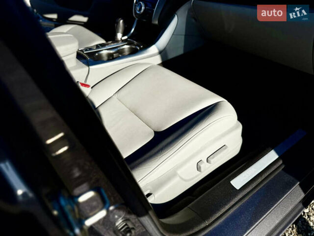 Серый Акура ТЛХ, объемом двигателя 2.36 л и пробегом 98 тыс. км за 16999 $, фото 62 на Automoto.ua