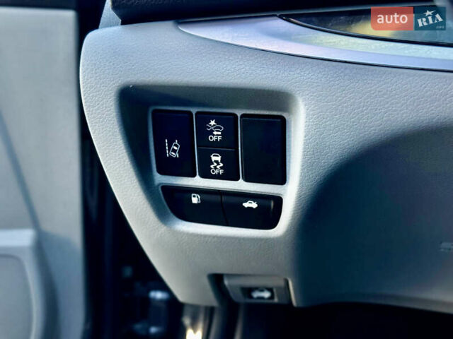 Серый Акура ТЛХ, объемом двигателя 2.36 л и пробегом 98 тыс. км за 16999 $, фото 72 на Automoto.ua