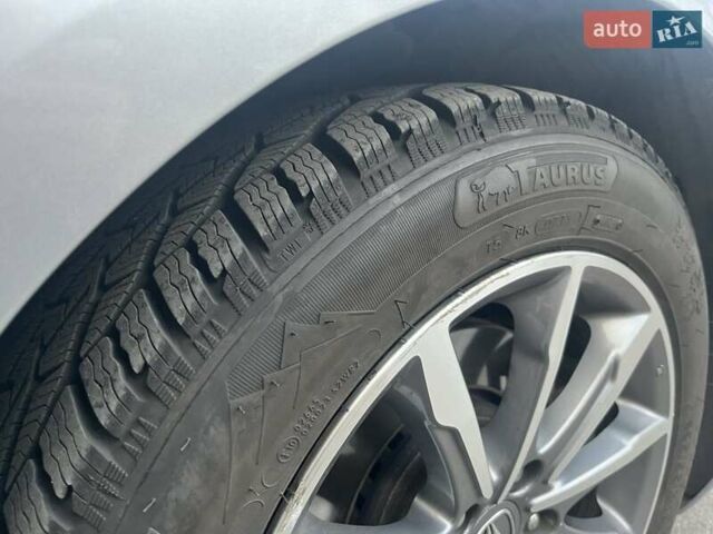 Серый Акура ТЛХ, объемом двигателя 2.36 л и пробегом 93 тыс. км за 18500 $, фото 23 на Automoto.ua