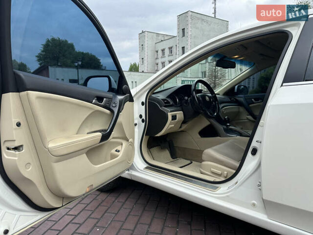 Белый Акура ТСХ, объемом двигателя 2.4 л и пробегом 222 тыс. км за 9500 $, фото 14 на Automoto.ua