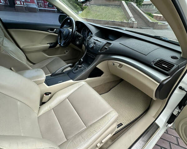 Белый Акура ТСХ, объемом двигателя 2.4 л и пробегом 222 тыс. км за 9500 $, фото 18 на Automoto.ua