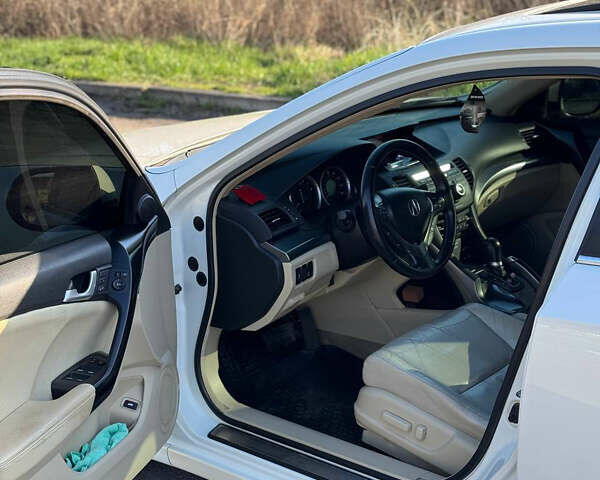 Белый Акура ТСХ, объемом двигателя 2.4 л и пробегом 262 тыс. км за 9650 $, фото 8 на Automoto.ua