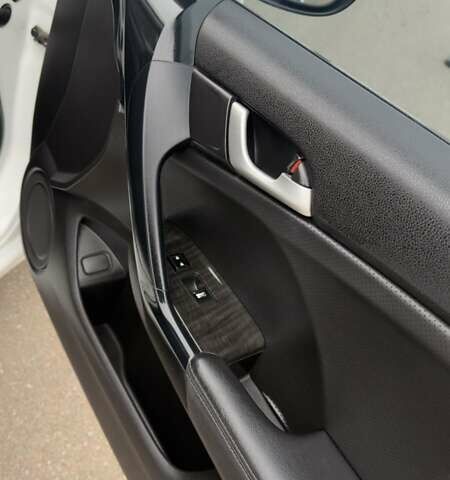 Белый Акура ТСХ, объемом двигателя 2.4 л и пробегом 203 тыс. км за 10100 $, фото 10 на Automoto.ua