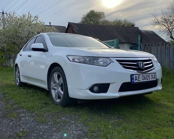 Белый Акура ТСХ, объемом двигателя 2.4 л и пробегом 230 тыс. км за 12300 $, фото 2 на Automoto.ua