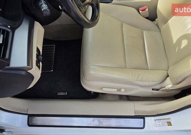 Белый Акура ТСХ, объемом двигателя 2.4 л и пробегом 200 тыс. км за 11400 $, фото 22 на Automoto.ua