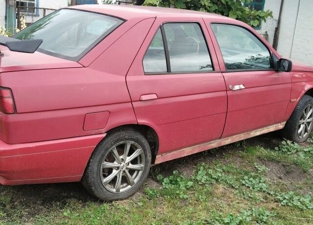 Красный Альфа 155, объемом двигателя 1.7 л и пробегом 408 тыс. км за 700 $, фото 1 на Automoto.ua