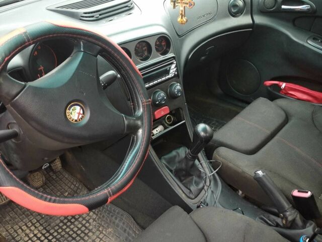 Черный Альфа 156, объемом двигателя 1.7 л и пробегом 331 тыс. км за 3000 $, фото 4 на Automoto.ua