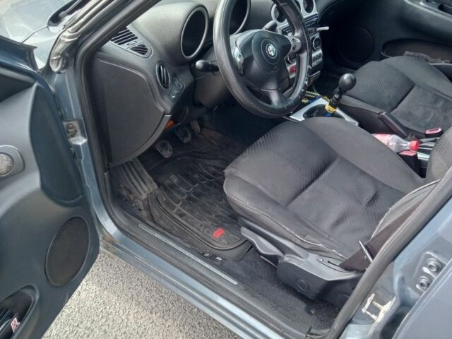 Серый Альфа 156, объемом двигателя 1.9 л и пробегом 407 тыс. км за 2800 $, фото 6 на Automoto.ua