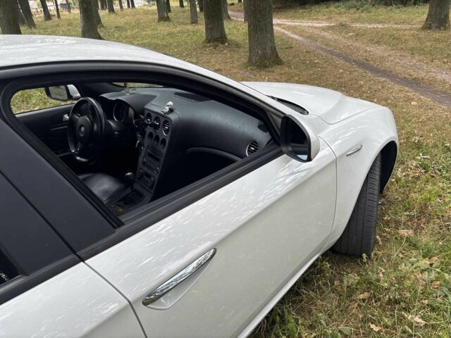 Білий Альфа 159, об'ємом двигуна 1.8 л та пробігом 103 тис. км за 7650 $, фото 2 на Automoto.ua