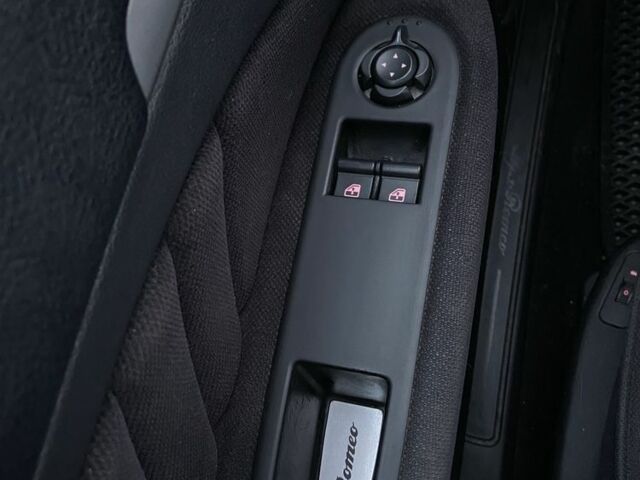 Альфа 159 2006 у Чернівцях на Automoto.ua Чорний Альфа 159, об'ємом двигуна 1.9 л та пробігом 242 тис. км за 7700 $, фото 20 на Automoto.ua