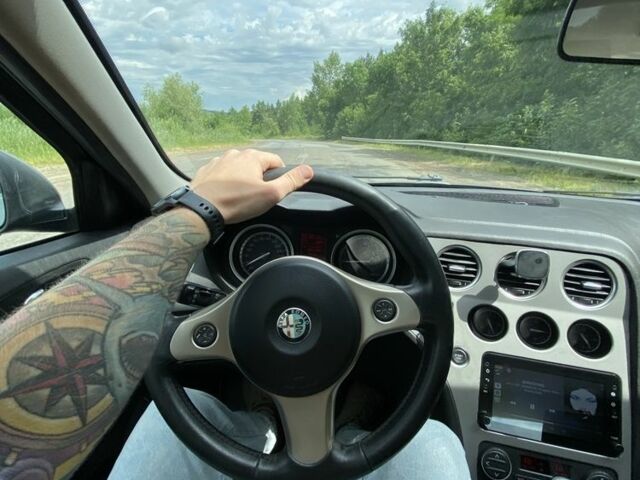 Альфа 159 2006 у Чернівцях на Automoto.ua Чорний Альфа 159, об'ємом двигуна 1.9 л та пробігом 242 тис. км за 7700 $, фото 4 на Automoto.ua