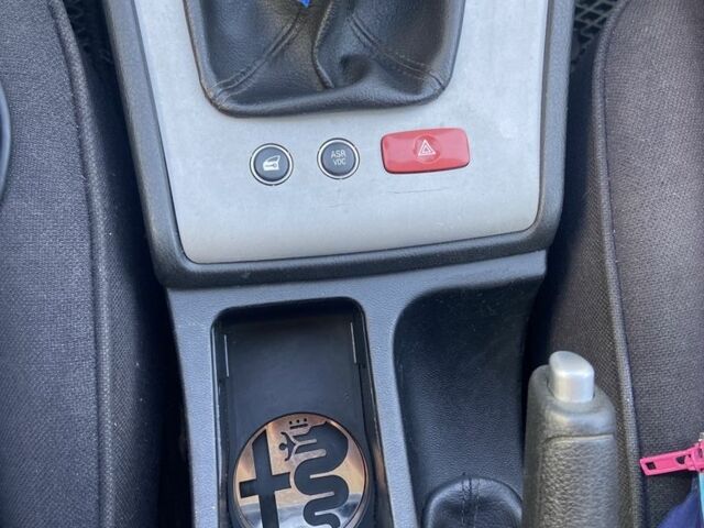 Альфа 159 2006 у Чернівцях на Automoto.ua Чорний Альфа 159, об'ємом двигуна 1.9 л та пробігом 242 тис. км за 7700 $, фото 19 на Automoto.ua