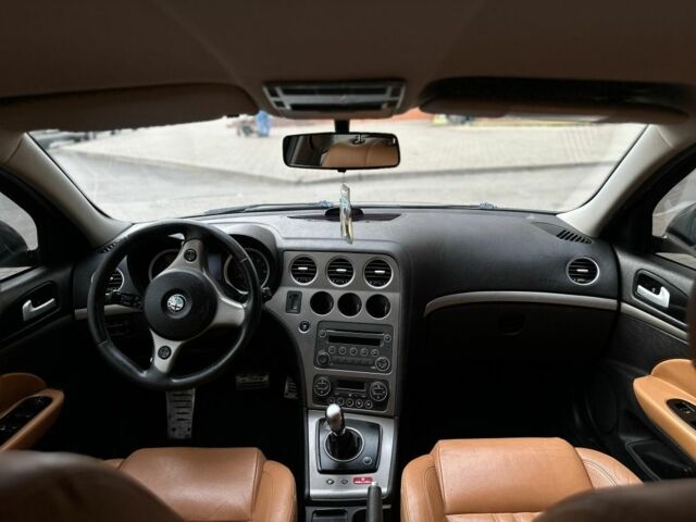 Черный Альфа 159, объемом двигателя 2.2 л и пробегом 175 тыс. км за 6700 $, фото 5 на Automoto.ua