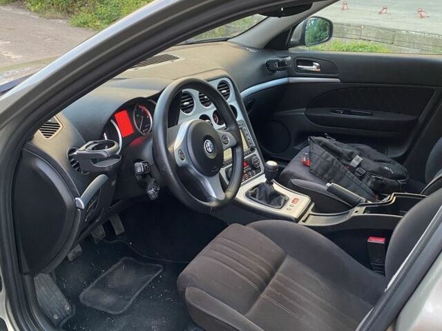 Серый Альфа 159, объемом двигателя 1.9 л и пробегом 314 тыс. км за 4600 $, фото 4 на Automoto.ua