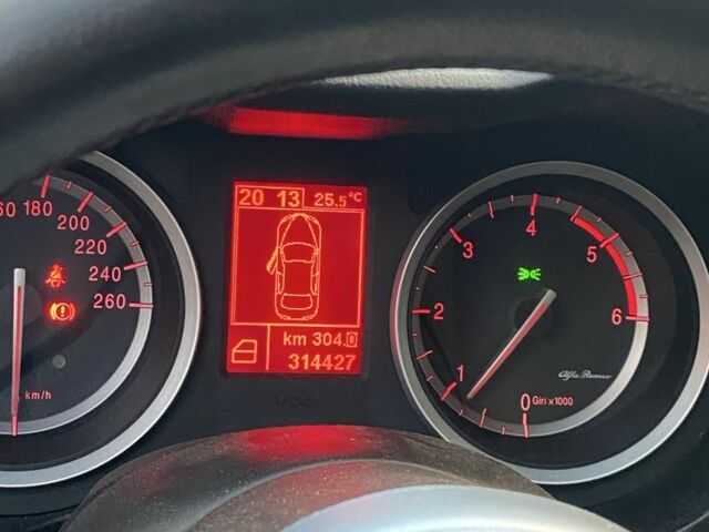 Серый Альфа 159, объемом двигателя 1.9 л и пробегом 314 тыс. км за 4600 $, фото 5 на Automoto.ua