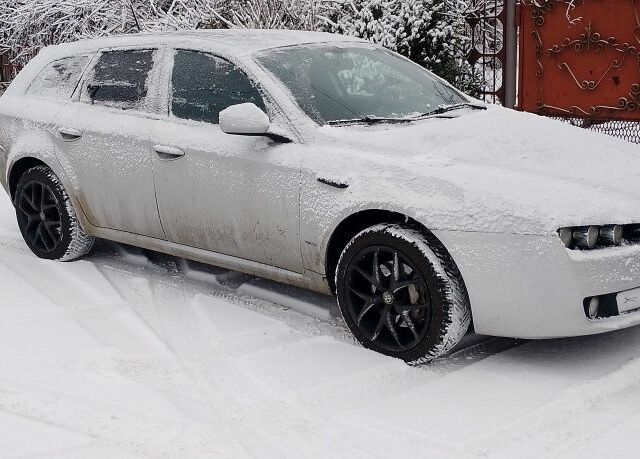 Серый Альфа 159, объемом двигателя 2 л и пробегом 257 тыс. км за 8022 $, фото 3 на Automoto.ua