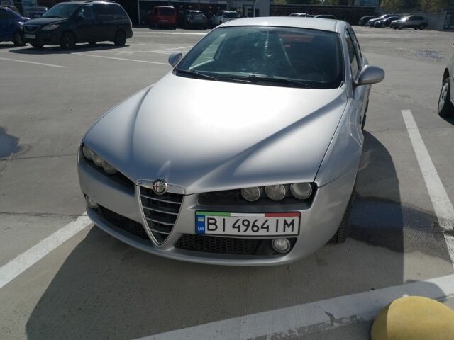 Серый Альфа 159, объемом двигателя 2 л и пробегом 257 тыс. км за 8022 $, фото 1 на Automoto.ua
