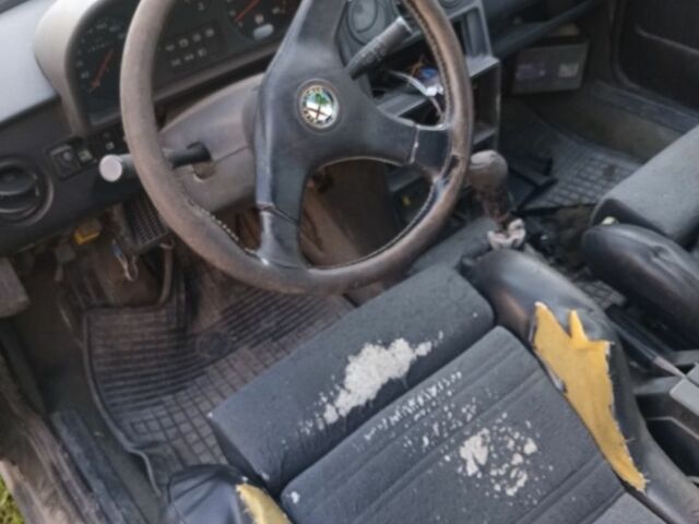 Черный Альфа 33, объемом двигателя 0 л и пробегом 200 тыс. км за 594 $, фото 3 на Automoto.ua