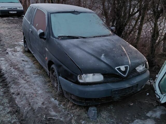 Чорний Альфа Ромео 145, об'ємом двигуна 0 л та пробігом 100 тис. км за 229 $, фото 4 на Automoto.ua