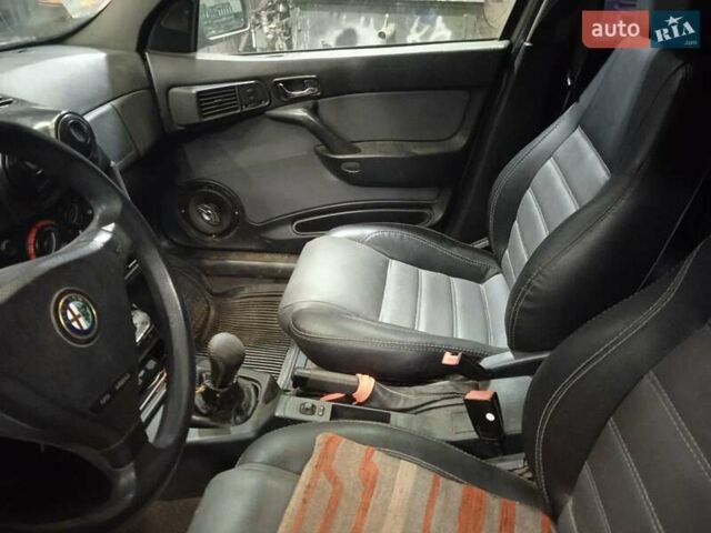 Серый Альфа Ромео 146, объемом двигателя 1.6 л и пробегом 280 тыс. км за 1100 $, фото 5 на Automoto.ua