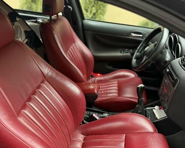 Чорний Альфа Ромео 147, об'ємом двигуна 1.6 л та пробігом 300 тис. км за 3500 $, фото 3 на Automoto.ua