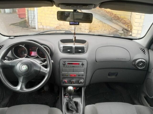 Черный Альфа Ромео 147, объемом двигателя 1.9 л и пробегом 390 тыс. км за 3000 $, фото 8 на Automoto.ua