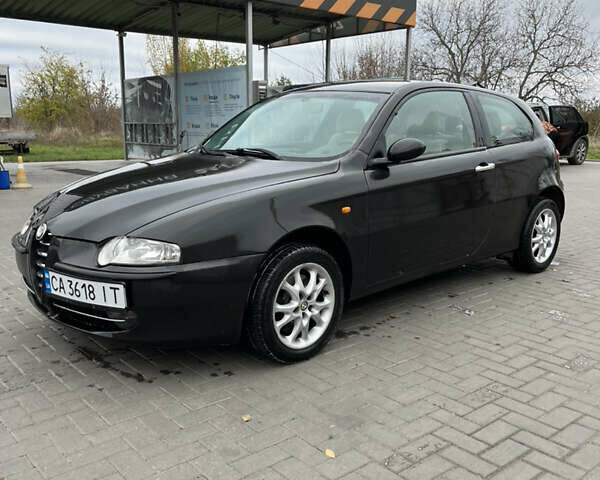 Черный Альфа Ромео 147, объемом двигателя 1.9 л и пробегом 255 тыс. км за 2800 $, фото 1 на Automoto.ua