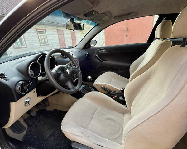 Черный Альфа Ромео 147, объемом двигателя 1.9 л и пробегом 255 тыс. км за 2800 $, фото 9 на Automoto.ua