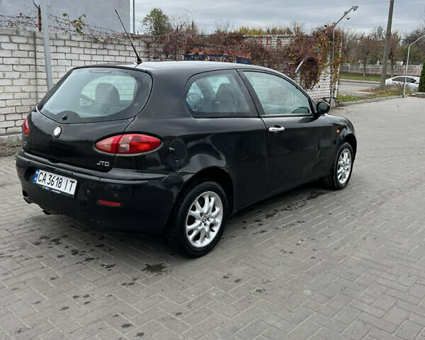 Черный Альфа Ромео 147, объемом двигателя 1.9 л и пробегом 255 тыс. км за 2800 $, фото 4 на Automoto.ua