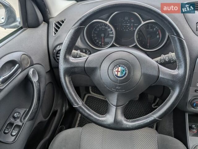 Чорний Альфа Ромео 147, об'ємом двигуна 1.6 л та пробігом 203 тис. км за 3499 $, фото 9 на Automoto.ua