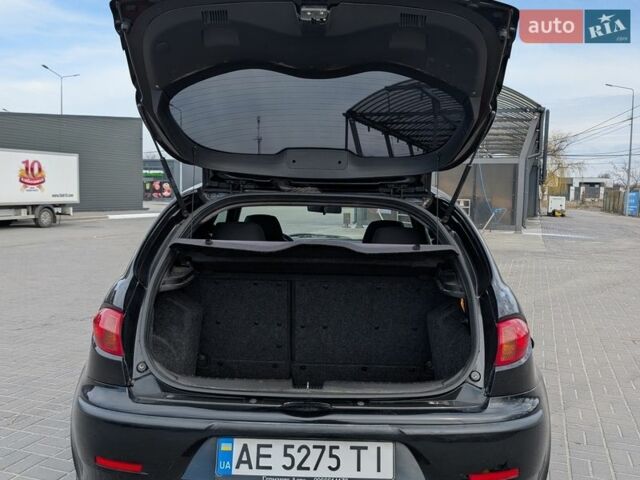 Чорний Альфа Ромео 147, об'ємом двигуна 1.6 л та пробігом 203 тис. км за 3499 $, фото 4 на Automoto.ua