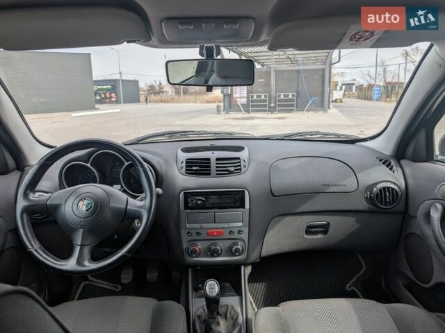 Чорний Альфа Ромео 147, об'ємом двигуна 1.6 л та пробігом 203 тис. км за 3499 $, фото 10 на Automoto.ua